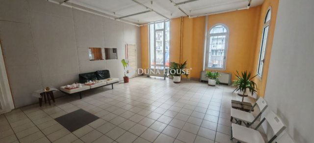 Eladó üzlethelyiség, Zalaegerszegen, Kossuth Lajos utcában