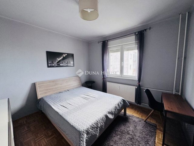 Eladó téglalakás, Pécsett 49.99 M Ft, 2 szobás