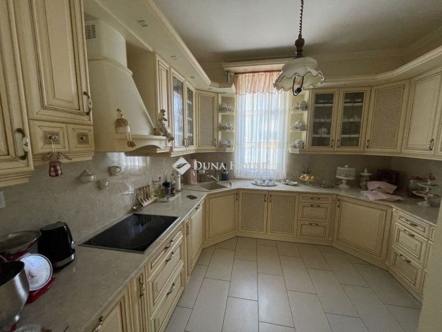 Eladó téglalakás, Kecskeméten 125 M Ft, 4 szobás