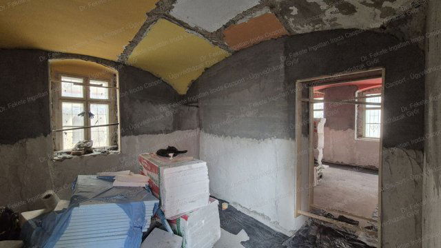 Eladó iroda, Győrött 61.194 M Ft, 2 szobás