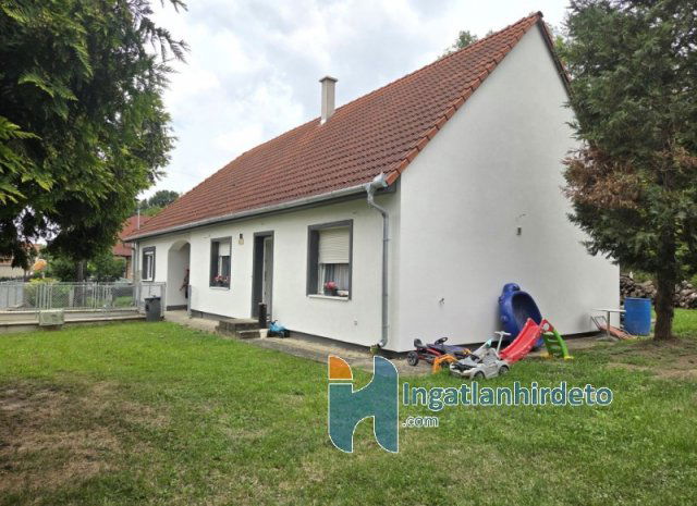 Eladó családi ház, Szentgyörgyváron 59.9 M Ft, 3 szobás