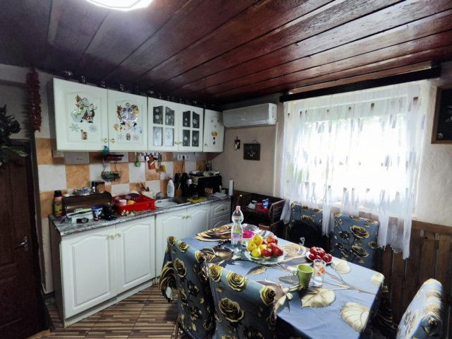 Eladó családi ház, Pécsett 24.9 M Ft, 2 szobás