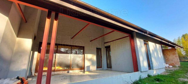 Eladó családi ház, Balatonszárszón 88.49 M Ft