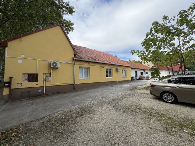 Eladó üzlethelyiség, Kaposváron, Fő utcában 106 M Ft, 7 szobás