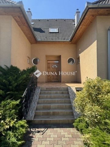 Eladó téglalakás, Budapesten, XVIII. kerületben 100 M Ft