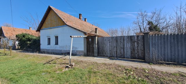 Eladó családi ház, Pitvaroson 2.3 M Ft, 3 szobás