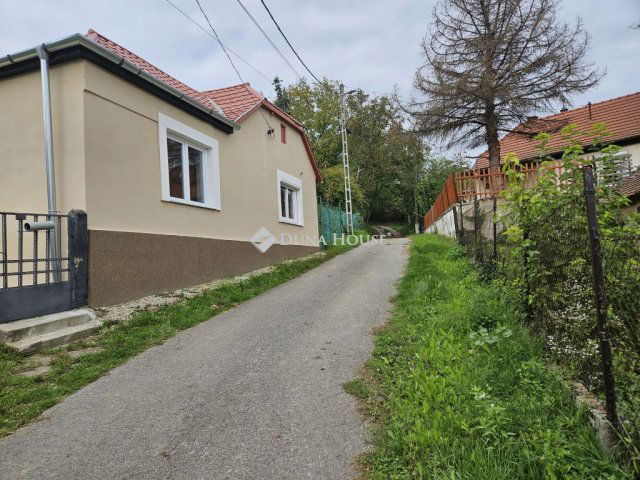 Eladó családi ház, Keszün 30 M Ft, 3 szobás