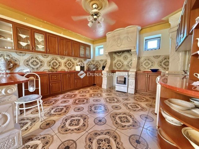 Eladó családi ház, Szekszárdon 150 M Ft, 4 szobás