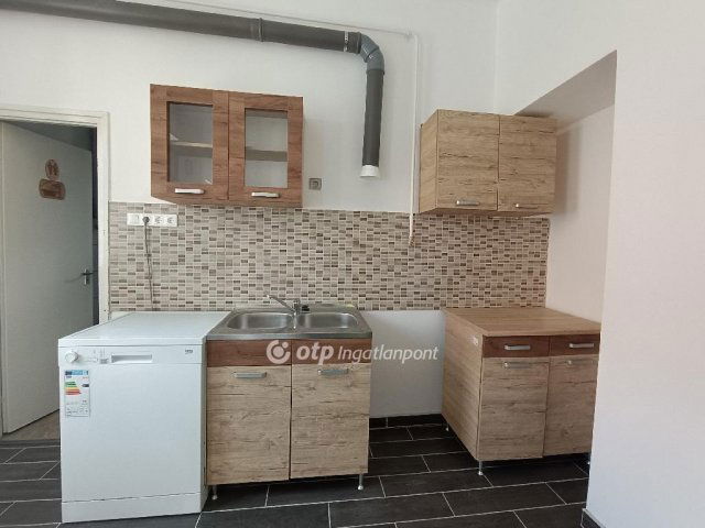 Eladó téglalakás, Békéscsabán 20 M Ft, 1+2 szobás