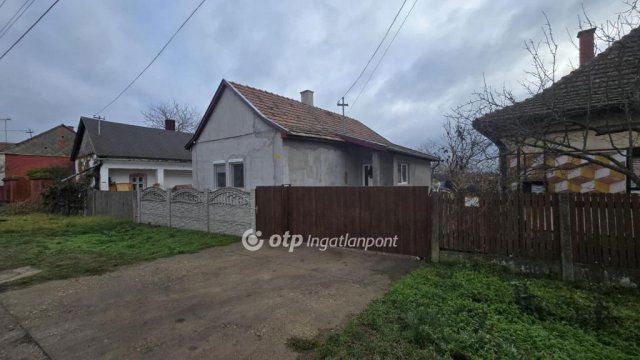Eladó családi ház, Tetétlenen 17.5 M Ft, 2 szobás