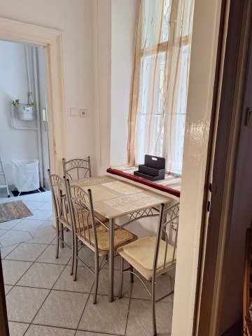 Kiadó téglalakás, albérlet, Budapesten, VI. kerületben