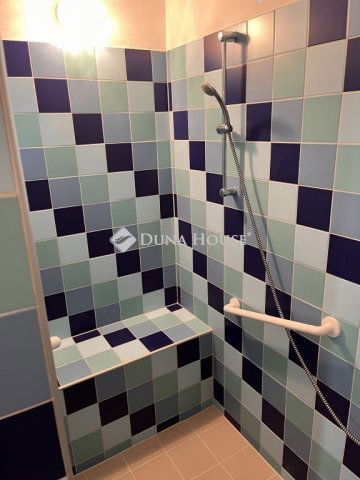 Eladó családi ház, Egyházasfaluban 62.9 M Ft, 6 szobás