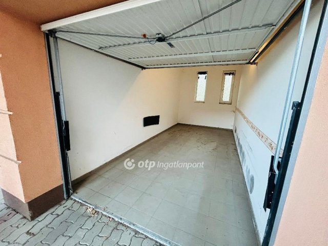 Eladó téglalakás, Debrecenben 75 M Ft, 2+1 szobás
