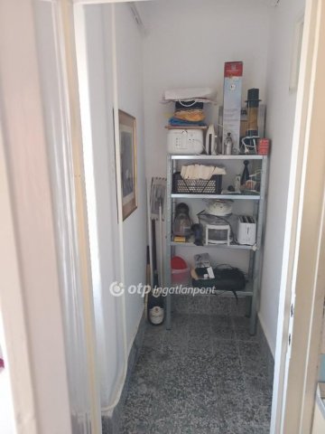 Eladó téglalakás, Pécsett 28.5 M Ft, 1 szobás