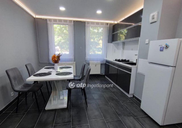 Eladó panellakás, Budapesten, XX. kerületben 80 M Ft, 3 szobás