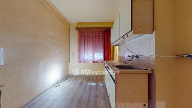 Eladó téglalakás, Nyíregyházán 27.9 M Ft, 1 szobás