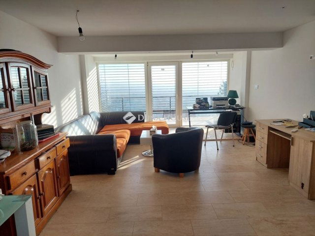 Eladó családi ház, Pécsett 53.5 M Ft, 2 szobás