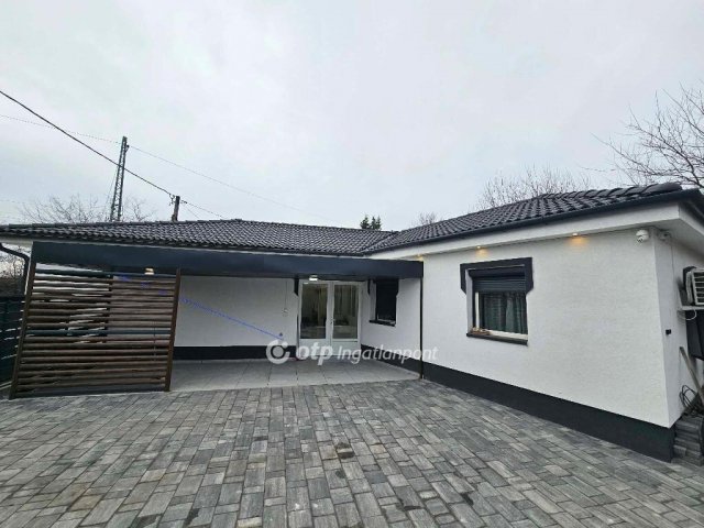 Eladó családi ház, Szolnokon 60 M Ft, 3 szobás