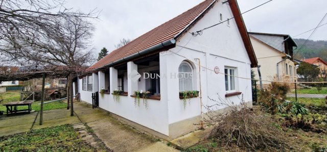 Eladó családi ház, Pencen 49.9 M Ft, 2 szobás