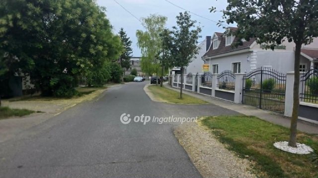 Eladó téglalakás, Hajdúszoboszlón 32 M Ft, 1 szobás