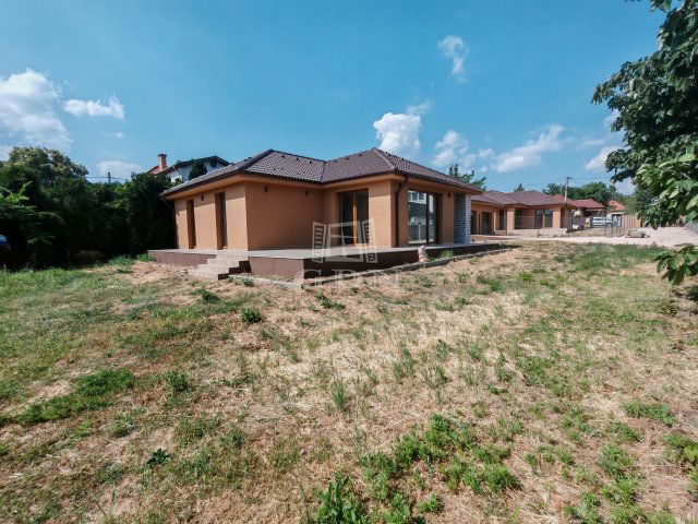 Eladó ikerház, Csömörön 169.9 M Ft, 4 szobás