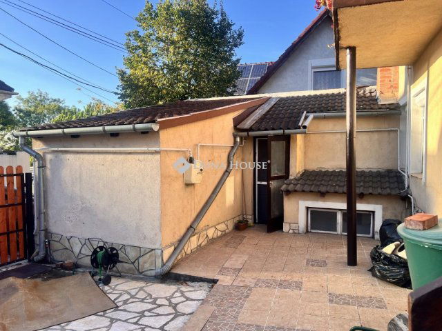 Eladó ikerház, Veszprémben, Malom utcában 73 M Ft, 7 szobás