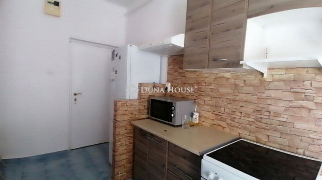 Eladó téglalakás, Komlón 16.9 M Ft, 2 szobás
