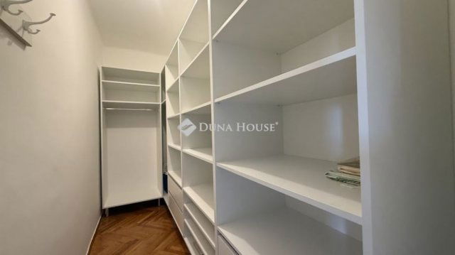 Eladó téglalakás, Szombathelyen 56.9 M Ft, 2+1 szobás