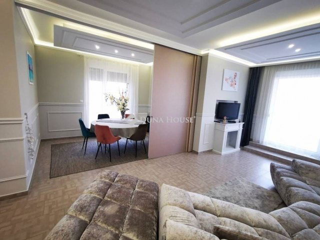 Eladó téglalakás, Veszprémben 170 M Ft, 4 szobás