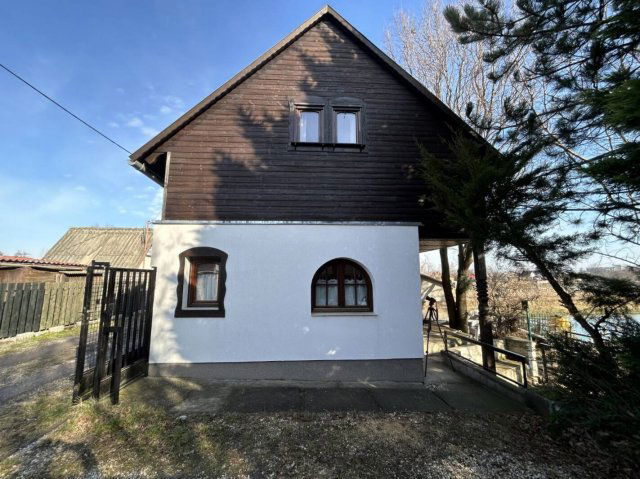 Eladó nyaraló, Cegléden 29 M Ft, 2 szobás / költözzbe.hu