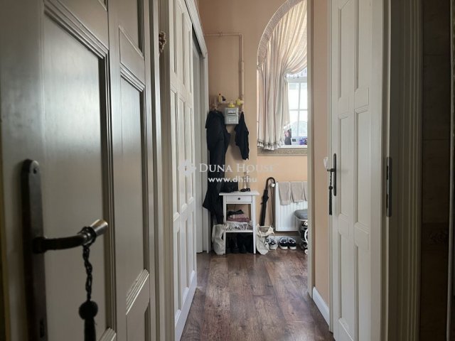 Eladó téglalakás, Budapesten, V. kerületben 130 M Ft, 3 szobás