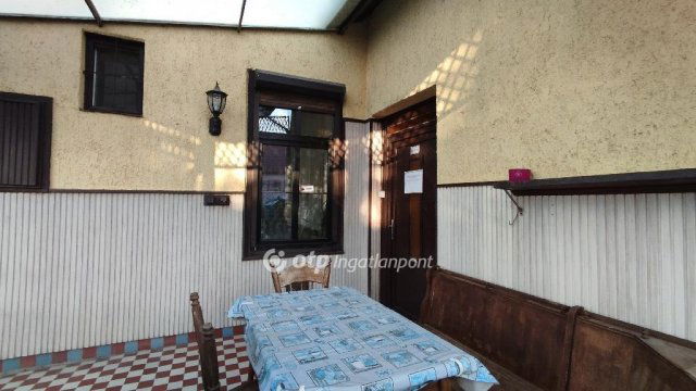 Eladó téglalakás, Jászberényben 30 M Ft, 3 szobás