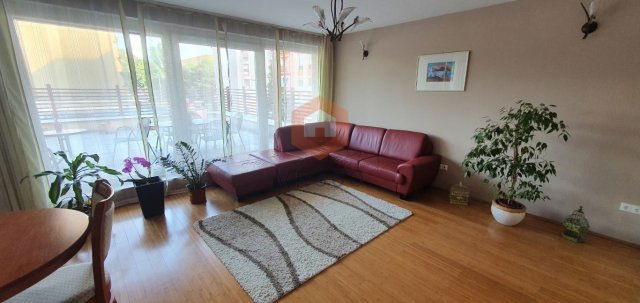 Kiadó téglalakás, albérlet, Pécsett, Nagy Imre úton, 3 szobás