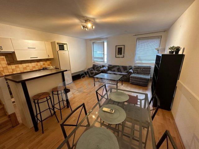 Kiadó téglalakás, albérlet, VI. kerületben, Csengery utcában