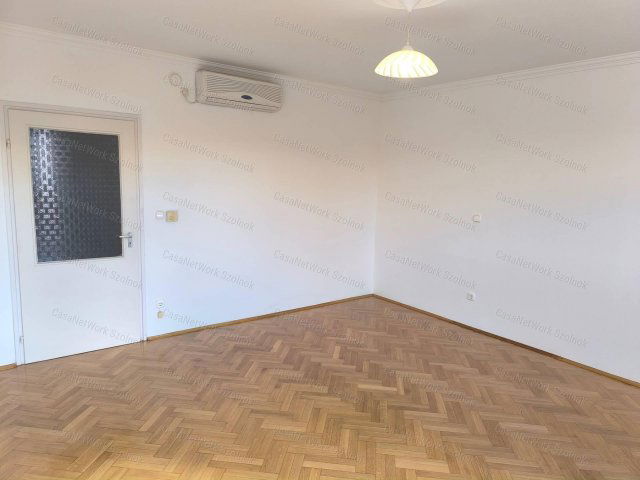 Kiadó téglalakás, albérlet, Szolnokon 140 E Ft / hó, 2 szobás