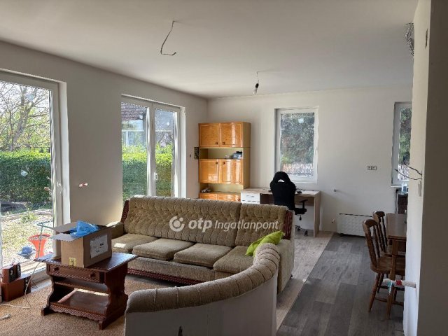 Eladó családi ház, Szigetszentmártonban 89.9 M Ft, 5+2 szobás