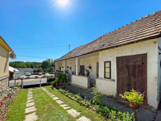 Eladó családi ház, Bakonycsernyén 9.9 M Ft, 2 szobás