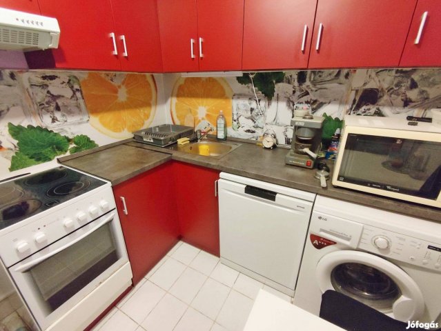 Eladó téglalakás, Dombóváron 32.5 M Ft, 2+1 szobás