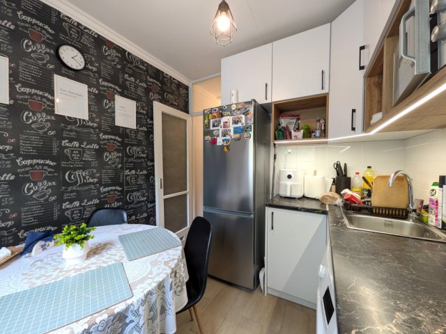 Eladó panellakás, Debrecenben 61.9 M Ft, 3 szobás