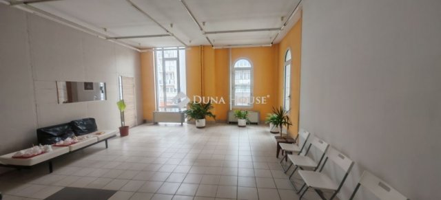 Eladó üzlethelyiség, Zalaegerszegen 34.5 M Ft