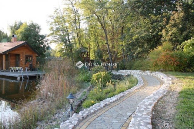 Eladó családi ház, Nőtincsen 1276.74 M Ft, 8 szobás