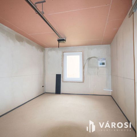 Eladó családi ház, Orosházán 52 M Ft, 5+1 szobás