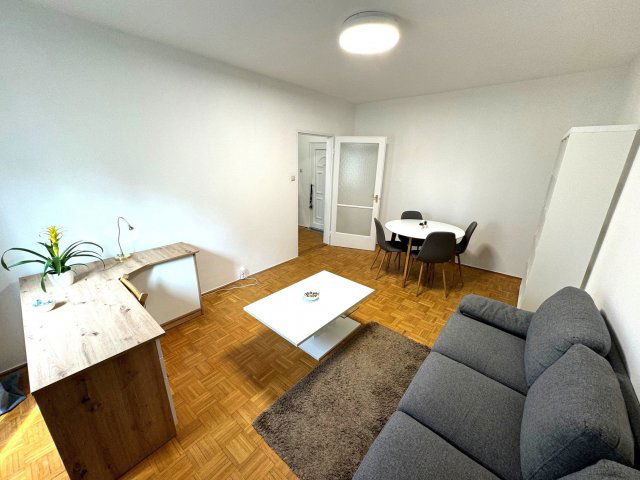 Kiadó panellakás, albérlet, Pécsett 190 E Ft / hó, 2 szobás