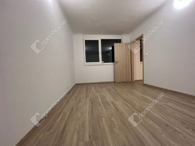 Eladó panellakás, Siófokon 80 M Ft, 3 szobás