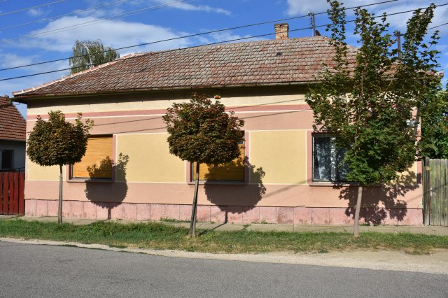 Eladó családi ház, Törökszentmiklóson 29.9 M Ft, 6 szobás