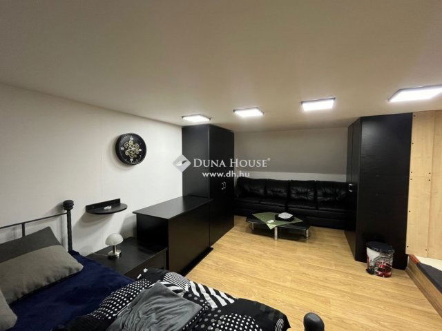 Eladó ipari ingatlan, Szentlőrinckátán 89.54 M Ft