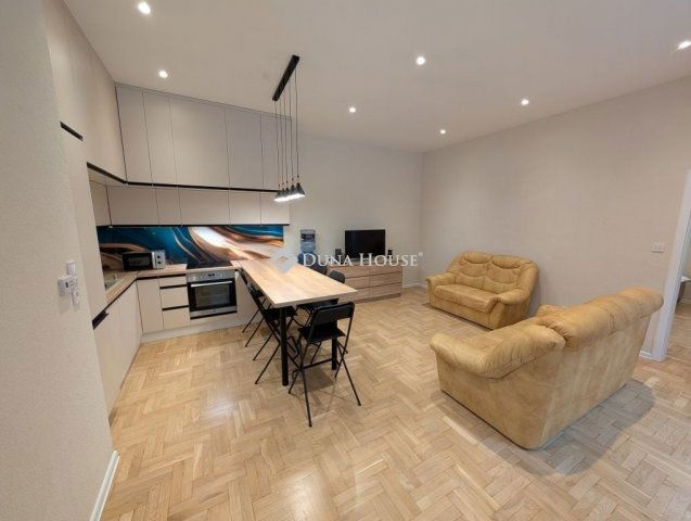 Eladó téglalakás, Budapesten, VII. kerületben 108 M Ft, 3 szobás