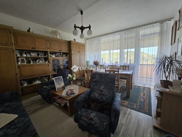 Eladó panellakás, Komlón 19.9 M Ft, 2 szobás