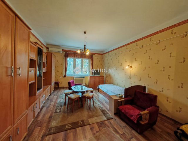 Eladó téglalakás, Szolnokon 22.9 M Ft, 1 szobás