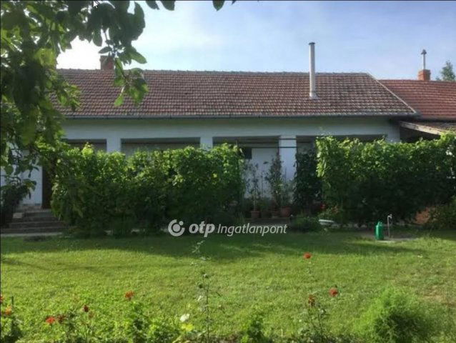 Eladó családi ház, Tiszaderzsen 28 M Ft, 3+2 szobás